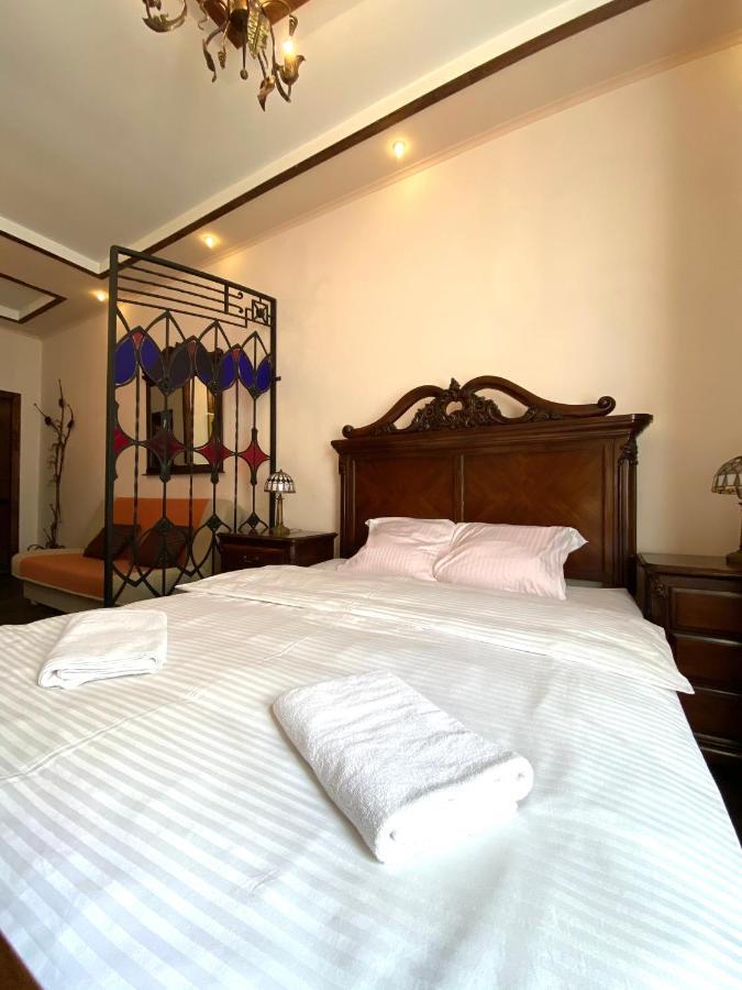 Квартира На Вулиці Лесі Українки 19 Lviv Ngoại thất bức ảnh