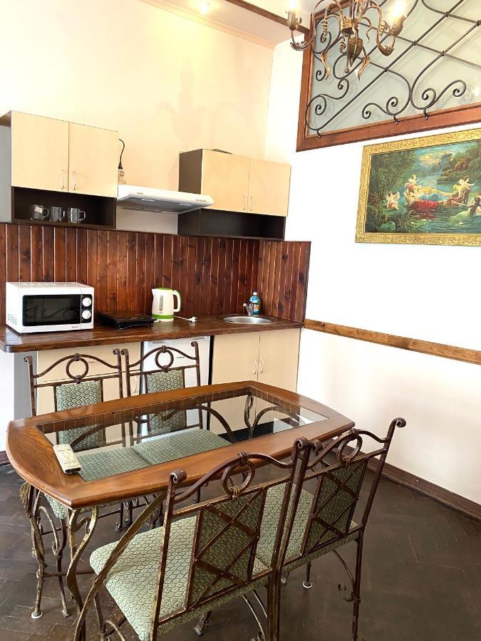 Квартира На Вулиці Лесі Українки 19 Lviv Ngoại thất bức ảnh
