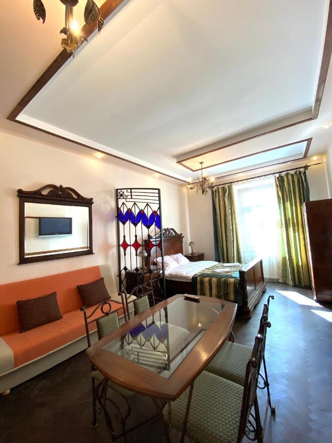 Квартира На Вулиці Лесі Українки 19 Lviv Ngoại thất bức ảnh