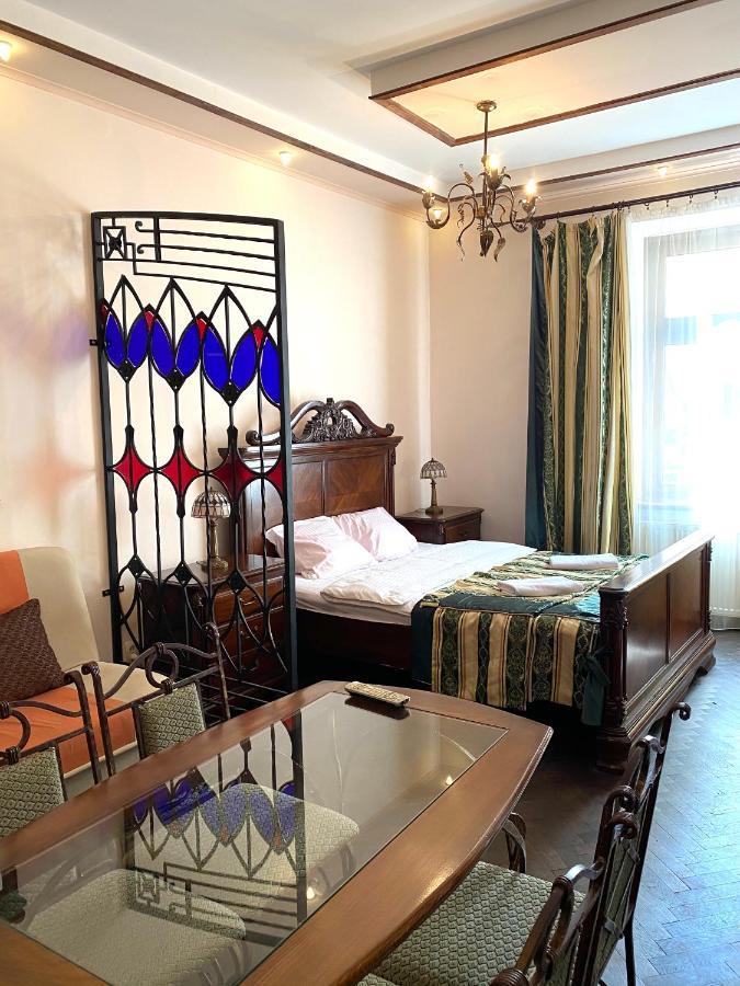 Квартира На Вулиці Лесі Українки 19 Lviv Ngoại thất bức ảnh