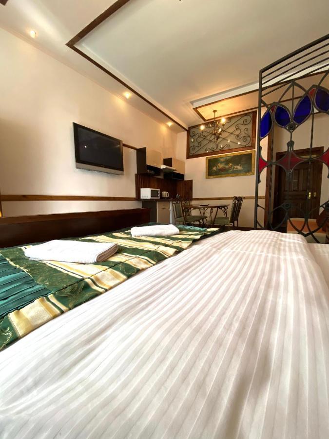 Квартира На Вулиці Лесі Українки 19 Lviv Ngoại thất bức ảnh
