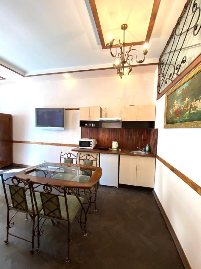 Квартира На Вулиці Лесі Українки 19 Lviv Ngoại thất bức ảnh