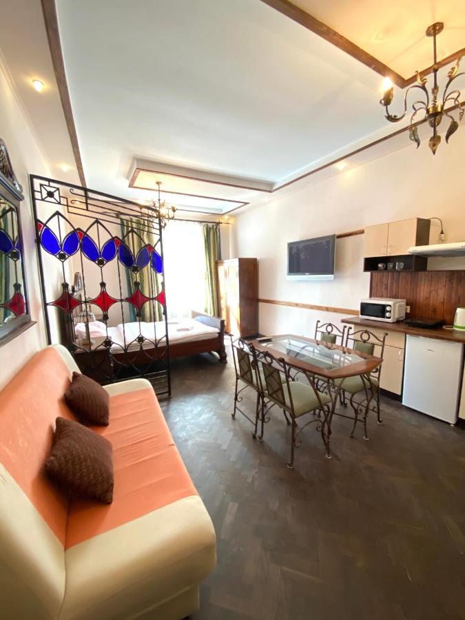 Квартира На Вулиці Лесі Українки 19 Lviv Ngoại thất bức ảnh