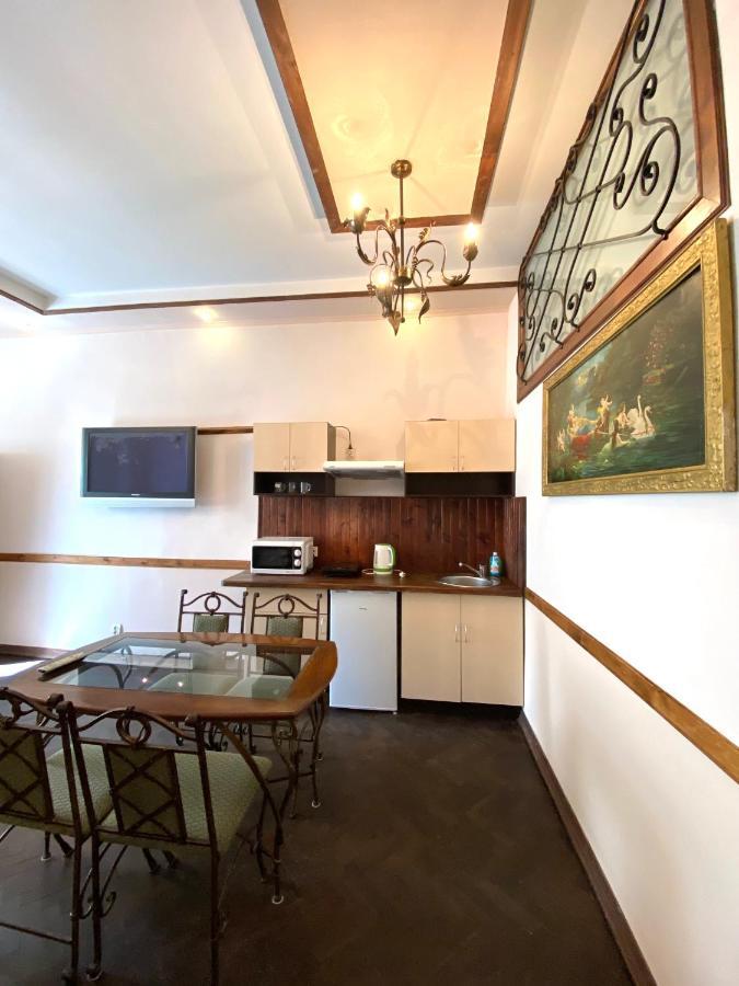 Квартира На Вулиці Лесі Українки 19 Lviv Ngoại thất bức ảnh